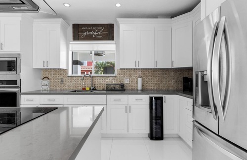 Ludlam House | Exclusive Poolside Residence