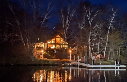 Winter House | Exclusive PRIVATE ISLAND for your group on Lake Winter