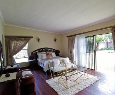 Greater Johannesburg Metropolitan Area House | Exclusive Private Room in Joburg No loadshedding