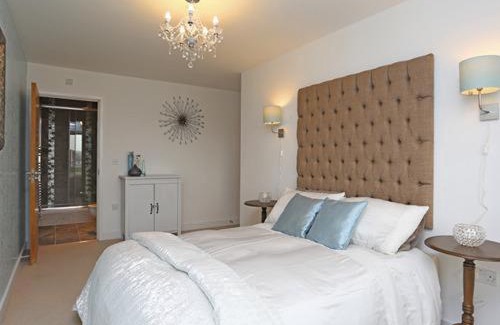 Greenwich Apartment | Exclusive Riverview Apartment