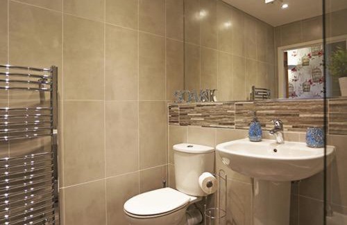 Greenwich Apartment | Exclusive Riverview Apartment