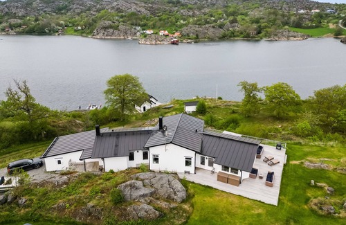Nosund Villa | Exclusive house with private boathouse