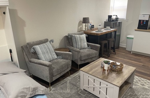 Louisville Apartment | Exclusive Suite w/private entrance/bath.