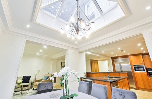 Knightsbridge House | Exclusive Townhouse next to Harrods.