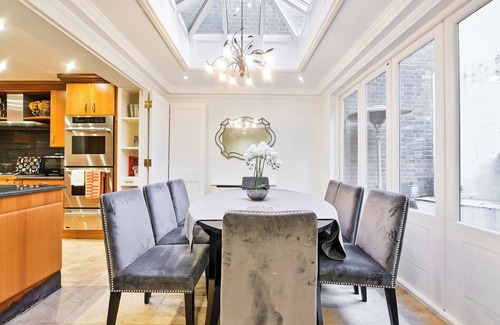 Knightsbridge House | Exclusive Townhouse next to Harrods.