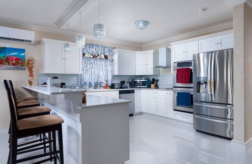 Clermont House | Exclusive Townhouse with Luxury Upgrades and private Pool and amazing Views