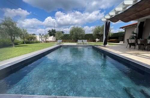 Altopascio Villa | Exclusive Tuscan Villa with Black Pool & Jacuzzi