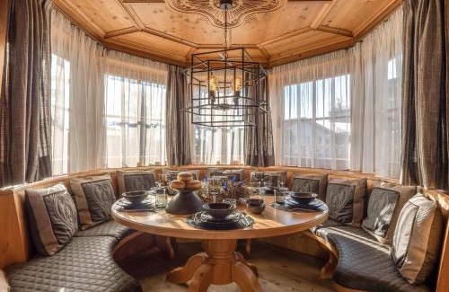 Sankt Johann in Tirol Villa | Exclusive Tyrolean Chalet near Ski lifts