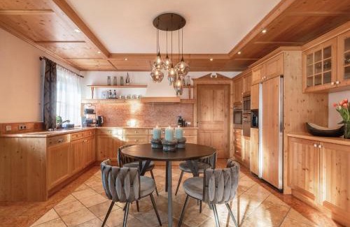 Sankt Johann in Tirol Villa | Exclusive Tyrolean Chalet near Ski lifts