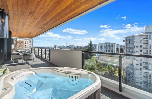Grafton Apartment | Exclusive Urban Apartment, Entire Floor, Hot Tub
