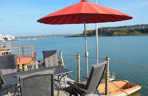 Kahnsdorf Condo | Exclusive vacation apartment directly above the water