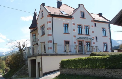 Teisendorf Apartment | Exclusive vacation apartment in art nouveau villa