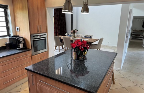 Heldervue House | Exclusive vacation home with sea views in Somerset West