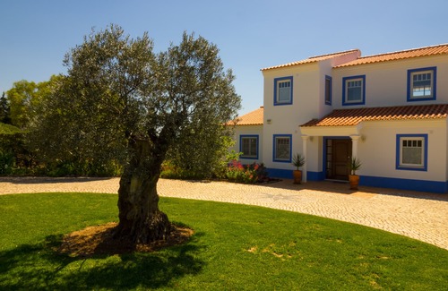 Meia Praia Villa | Exclusive vacation villa with sea view and heated pool
