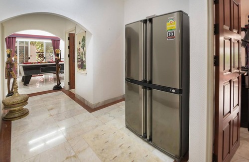 Na Kluea Villa | Exclusive Villa, 6 Bedrooms, Private Pool, Garden View, 10 Mins LK Metro