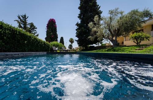 Syracuse Villa | Exclusive villa, heated saltwater-pool, fireplace, WiFi, aircon, 8 pers.