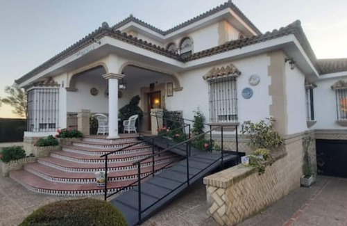 Montequinto Ski Chalet | Exclusive villa ideal for families and groups with private pool and subway parking.