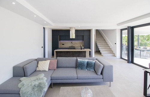 Peroj Villa | Exclusive villa, large garden and big swimming pool. Pool heating from 04/2023!
