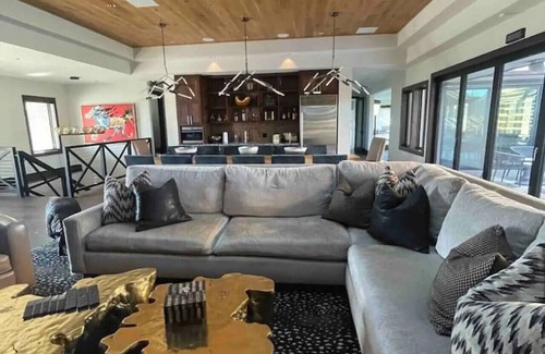 Foxfield Villa | Exclusive Villa with Expansive Space &Private Bar