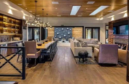 Foxfield Villa | Exclusive Villa with Expansive Space &Private Bar