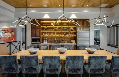 Foxfield Villa | Exclusive Villa with Expansive Space &Private Bar