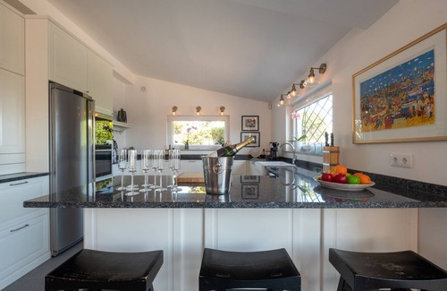 Funchal Villa | Exclusive villa with padel court [03]