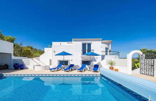 Funchal Villa | Exclusive villa with padel court [03]