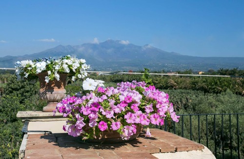 Archi Villa | Exclusive Villa with Pool & Jacuzzi, lovely Sea-Etna view near Catania/Taormina