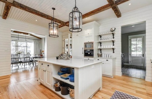 Rideau Lakes House | Exclusive Waterfront Getaway with Beach & Bunkie