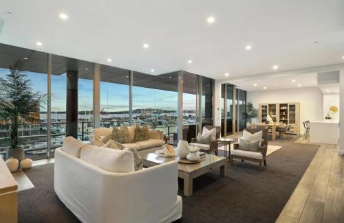 Auckland Central Business District Apartment | Exclusive Waterfront Penthouse