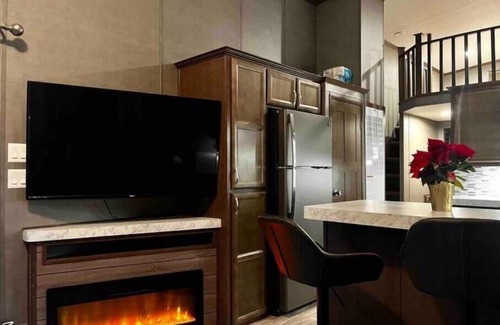 Westford House | Exclusively Pymatuning Tiny Home w hot tub