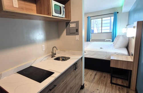 South Arlington Hotel | Exclusivo Inn by OYO Grand Prairie, TX