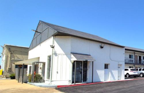 South Arlington Hotel | Exclusivo Inn by OYO Grand Prairie, TX