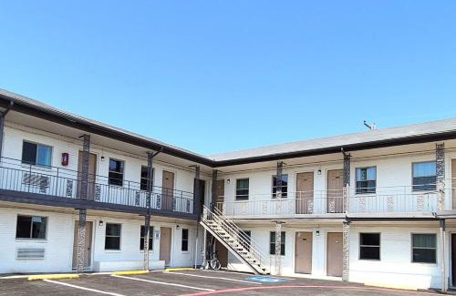 South Arlington Hotel | Exclusivo Inn by OYO Grand Prairie, TX