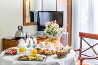 Leon XIII-Los Naranjos Hotel | Exe Sevilla Macarena