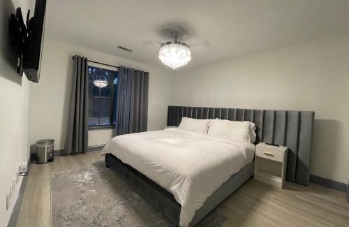 FM 1960 House | Exec Style Home near Iah with Pool
