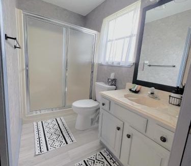 FM 1960 House | Exec Style Home near Iah with Pool