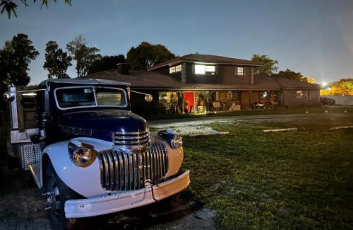 Survey Creek House | Exec Suites 7 min to Ocean