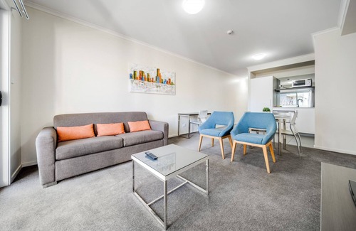 Greenway Apartment | Executive 1-Bed by Lake & Local Shops