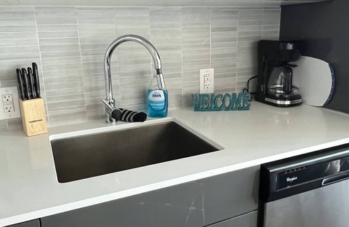 Downtown Winnipeg Apartment | Executive 2 bed Condo King bed great LOCATION downtown with laundry