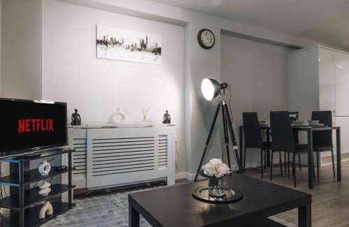 Stratford and New Town Apartment | Executive 2 Bed Flat near Stratford Station - Ideal for Corporate Stays