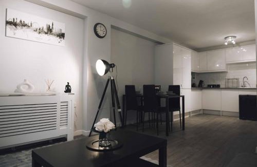 Stratford and New Town Apartment | Executive 2 Bed Flat near Stratford Station - Ideal for Corporate Stays