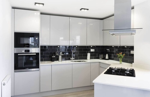Stepney Green Apartment | Executive 2-Bed Penthouse with Stunning Views Near Canary Wharf