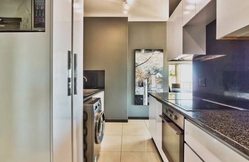 Observatory Apartment | Executive 2-Bedroom Apartment with 180° City Views in Cape Town