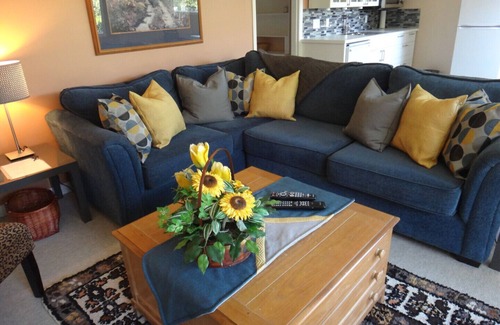 Cobble Hill House | Executive 2 bedroom Suite on private acreage - Pet friendly!