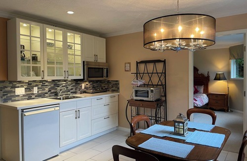 Cobble Hill House | Executive 2 bedroom Suite on private acreage - Pet friendly!