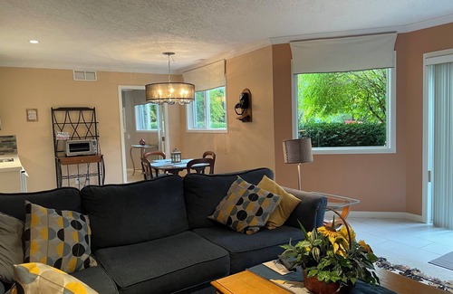 Cobble Hill House | Executive 2 bedroom Suite on private acreage - Pet friendly!