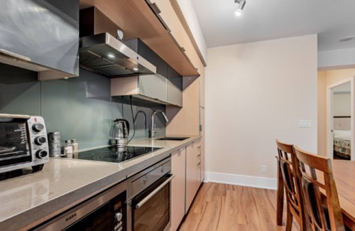 Fashion District Apartment | Executive 2 Beds by Rogers Centre, Ripley’s Aquarium & Free Parking