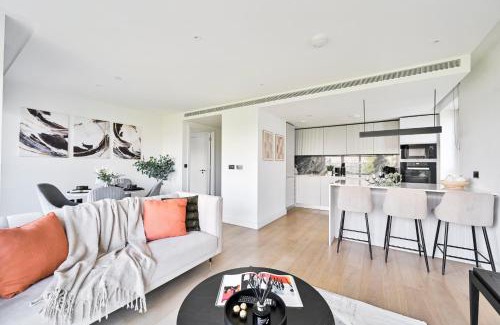 Shepherd's Bush Apartment | Executive 2bed Apartment -West London -Steps to Tube, Westfield - Pool