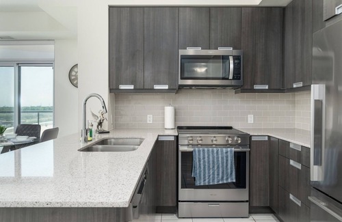 Hurontario Apartment | Executive 2BR-2Bath, Parking, Breathtaking View